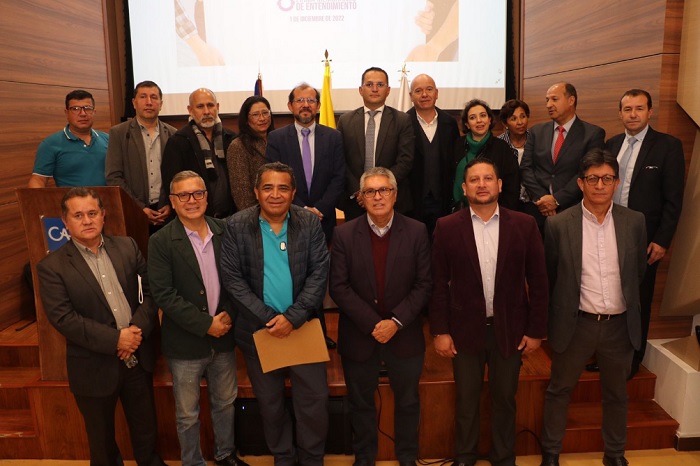 Imagen de funcionarios en la firma del memorando de entendimiento con la Organización Internacional del Trabajo 